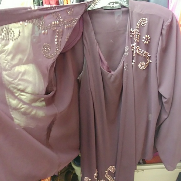 Formal dress - Picture 4 of 5